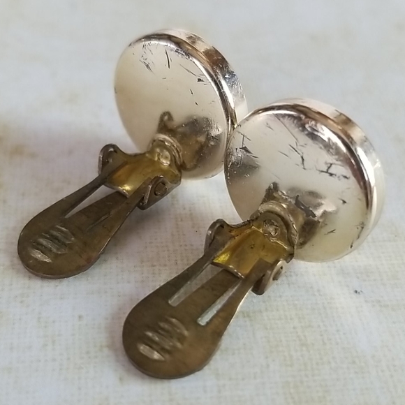 Vintage 1970s Earth Tone Inlaid Clip Earrings Gold Tone - Picture 16 of 16